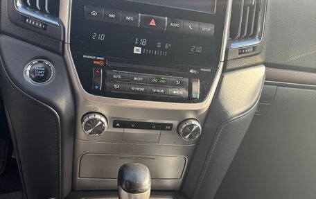 Toyota Land Cruiser 200, 2018 год, 5 900 000 рублей, 6 фотография