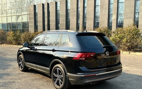 Volkswagen Tiguan II, 2022 год, 2 600 000 рублей, 5 фотография