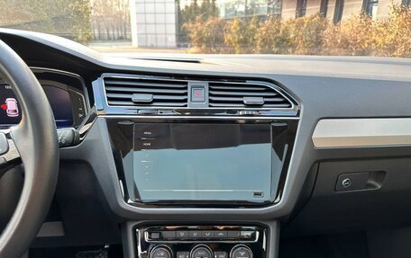 Volkswagen Tiguan II, 2022 год, 2 600 000 рублей, 11 фотография