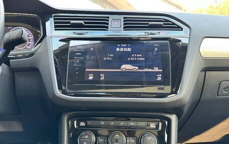 Volkswagen Tiguan II, 2022 год, 2 600 000 рублей, 16 фотография