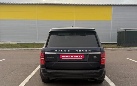 Land Rover Range Rover IV рестайлинг, 2015 год, 3 299 000 рублей, 4 фотография