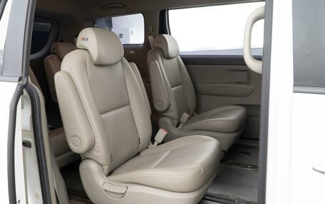 KIA Carnival III, 2018 год, 2 387 097 рублей, 8 фотография