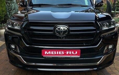 Toyota Land Cruiser 200, 2019 год, 8 150 000 рублей, 2 фотография