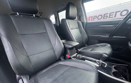Mitsubishi Outlander III рестайлинг 3, 2017 год, 1 990 000 рублей, 12 фотография