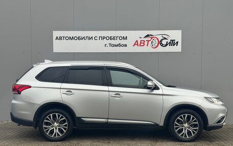 Mitsubishi Outlander III рестайлинг 3, 2017 год, 1 990 000 рублей, 8 фотография