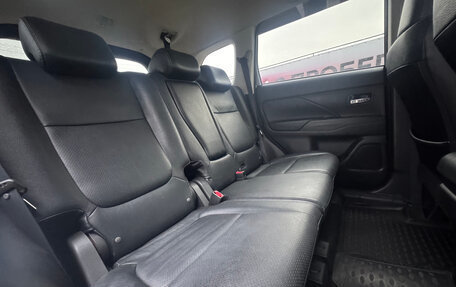 Mitsubishi Outlander III рестайлинг 3, 2017 год, 1 990 000 рублей, 13 фотография