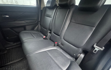 Mitsubishi Outlander III рестайлинг 3, 2017 год, 1 990 000 рублей, 11 фотография