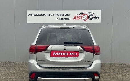 Mitsubishi Outlander III рестайлинг 3, 2017 год, 1 990 000 рублей, 6 фотография