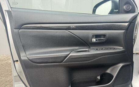 Mitsubishi Outlander III рестайлинг 3, 2017 год, 1 990 000 рублей, 18 фотография