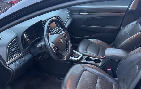 Hyundai Elantra VI рестайлинг, 2018 год, 1 500 000 рублей, 8 фотография