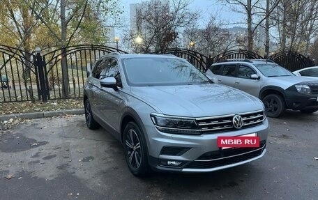 Volkswagen Tiguan II, 2018 год, 3 080 000 рублей, 3 фотография
