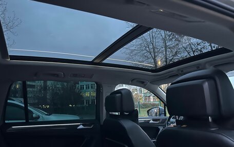 Volkswagen Tiguan II, 2018 год, 3 080 000 рублей, 20 фотография