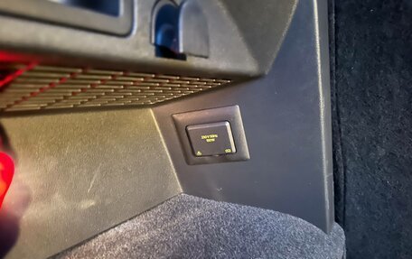 Volkswagen Tiguan II, 2018 год, 3 080 000 рублей, 27 фотография