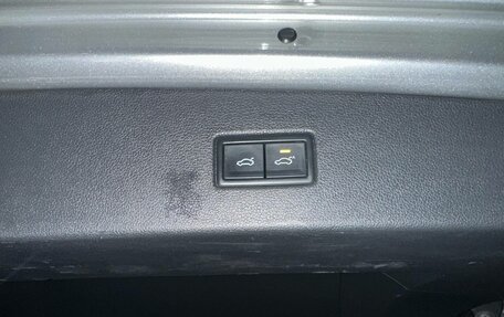 Volkswagen Tiguan II, 2018 год, 3 080 000 рублей, 26 фотография