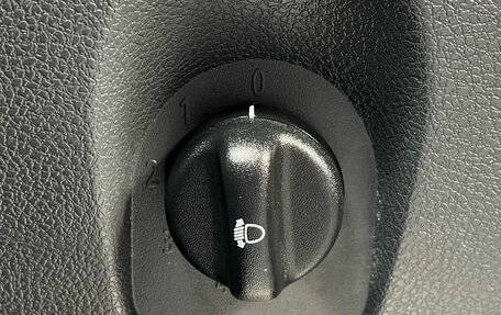 Renault Logan II, 2019 год, 835 000 рублей, 19 фотография