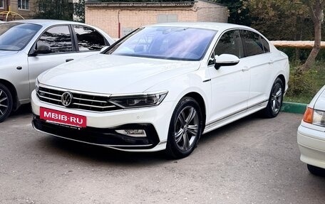 Volkswagen Passat B8 рестайлинг, 2019 год, 2 315 000 рублей, 28 фотография