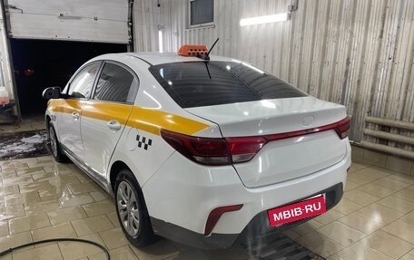 KIA Rio IV, 2021 год, 880 000 рублей, 3 фотография