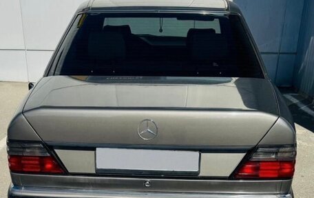Mercedes-Benz E-Класс, 1992 год, 1 180 000 рублей, 8 фотография