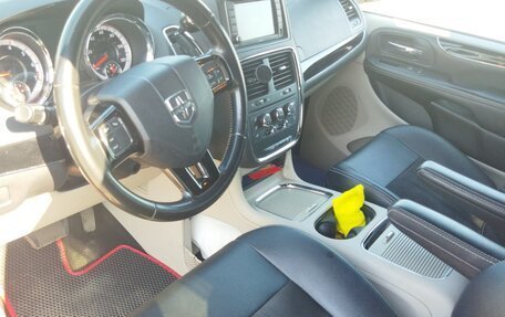 Dodge Caravan V, 2020 год, 2 850 000 рублей, 6 фотография