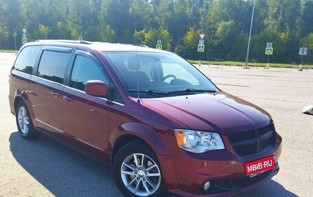 Dodge Caravan V, 2020 год, 2 850 000 рублей, 4 фотография