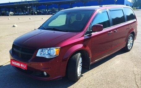 Dodge Caravan V, 2020 год, 2 850 000 рублей, 5 фотография