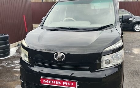 Toyota Voxy II, 2009 год, 1 300 000 рублей, 7 фотография