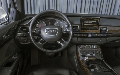 Audi A8, 2011 год, 1 350 000 рублей, 13 фотография
