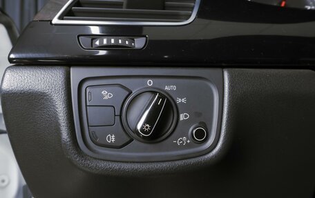 Audi A8, 2011 год, 1 350 000 рублей, 17 фотография