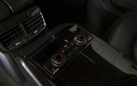 Audi A8, 2011 год, 1 350 000 рублей, 22 фотография