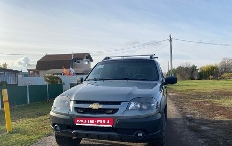 Chevrolet Niva I рестайлинг, 2017 год, 795 000 рублей, 1 фотография