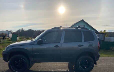 Chevrolet Niva I рестайлинг, 2017 год, 795 000 рублей, 4 фотография