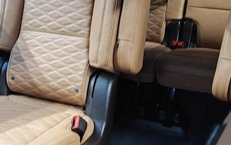 Cadillac Escalade V, 2023 год, 13 000 000 рублей, 12 фотография