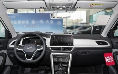 Volkswagen T-Roc I, 2025 год, 2 560 000 рублей, 30 фотография