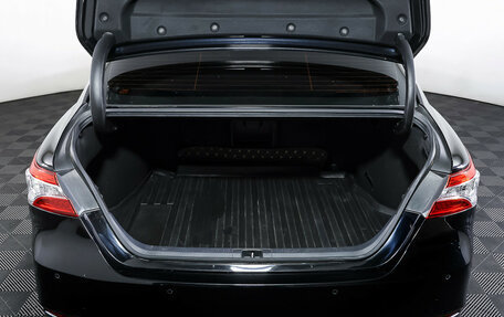 Toyota Camry, 2021 год, 3 700 000 рублей, 10 фотография