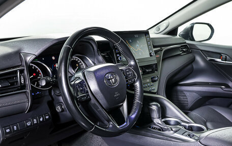 Toyota Camry, 2021 год, 3 700 000 рублей, 15 фотография