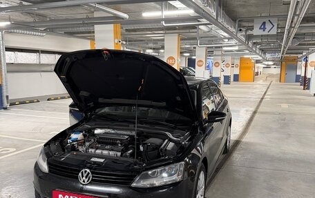 Volkswagen Jetta VI, 2013 год, 900 000 рублей, 5 фотография