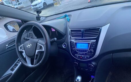 Hyundai Solaris II рестайлинг, 2011 год, 660 000 рублей, 2 фотография