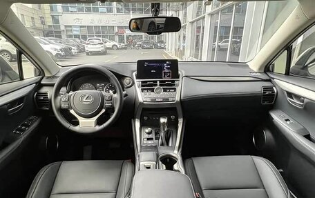 Lexus NX I, 2021 год, 2 900 000 рублей, 6 фотография