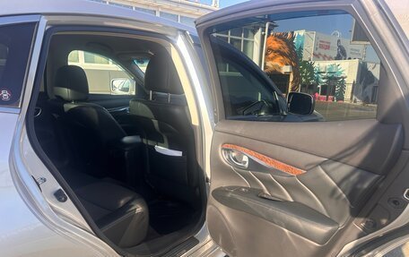 Nissan Fuga II, 2010 год, 2 200 000 рублей, 25 фотография