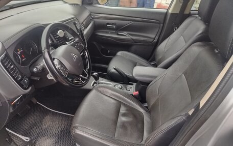 Mitsubishi Outlander III рестайлинг 3, 2016 год, 1 660 000 рублей, 8 фотография