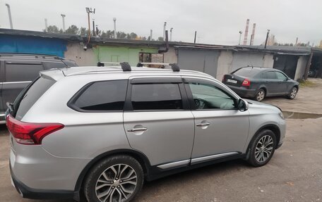 Mitsubishi Outlander III рестайлинг 3, 2016 год, 1 660 000 рублей, 7 фотография