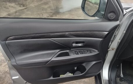 Mitsubishi Outlander III рестайлинг 3, 2016 год, 1 660 000 рублей, 9 фотография