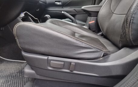 Mitsubishi Outlander III рестайлинг 3, 2016 год, 1 660 000 рублей, 14 фотография