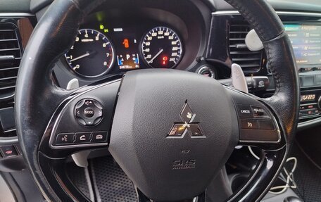 Mitsubishi Outlander III рестайлинг 3, 2016 год, 1 660 000 рублей, 16 фотография