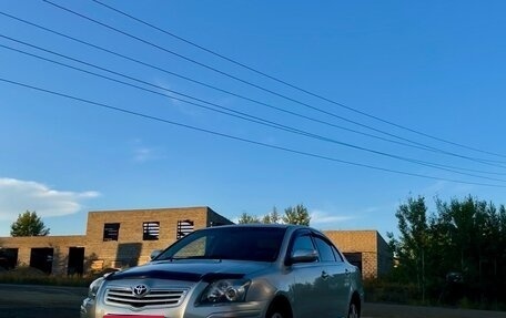 Toyota Avensis III рестайлинг, 2006 год, 900 000 рублей, 1 фотография