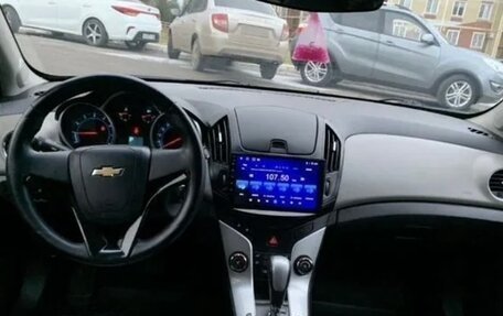 Chevrolet Cruze II, 2013 год, 800 000 рублей, 2 фотография