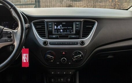 Hyundai Solaris II рестайлинг, 2018 год, 1 115 000 рублей, 29 фотография