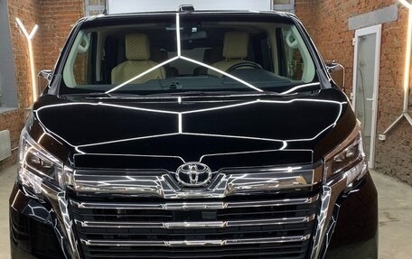 Toyota HiAce H300, 2021 год, 7 600 000 рублей, 1 фотография