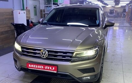 Volkswagen Tiguan II, 2018 год, 2 250 000 рублей, 17 фотография