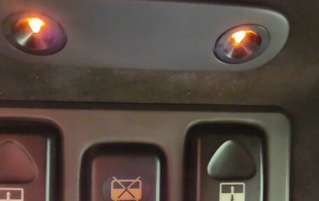 Land Rover Discovery III, 2003 год, 6 000 000 рублей, 25 фотография